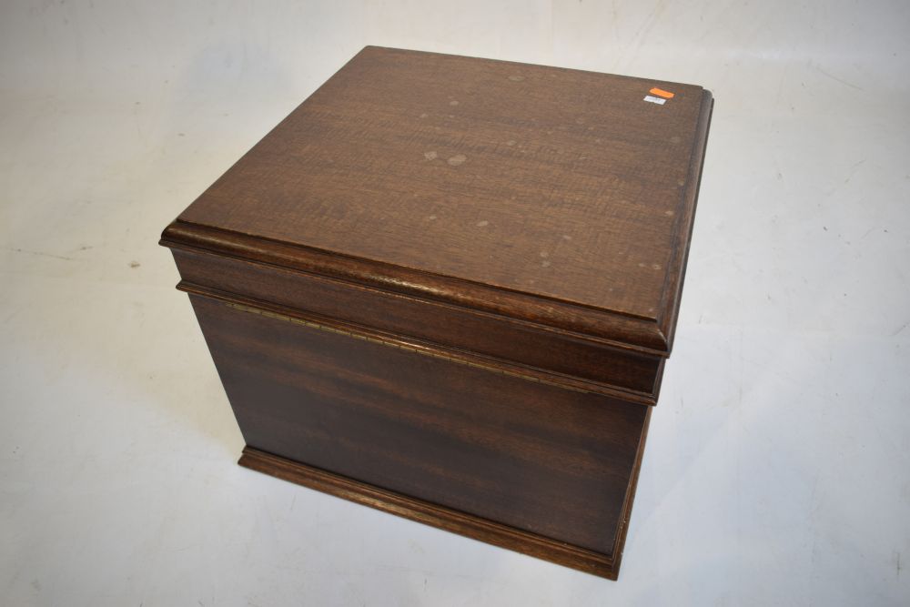 HMV oak cased table top wind-up gramophone, 45cm wide Condition: while we do not guarantee - Image 5 of 5