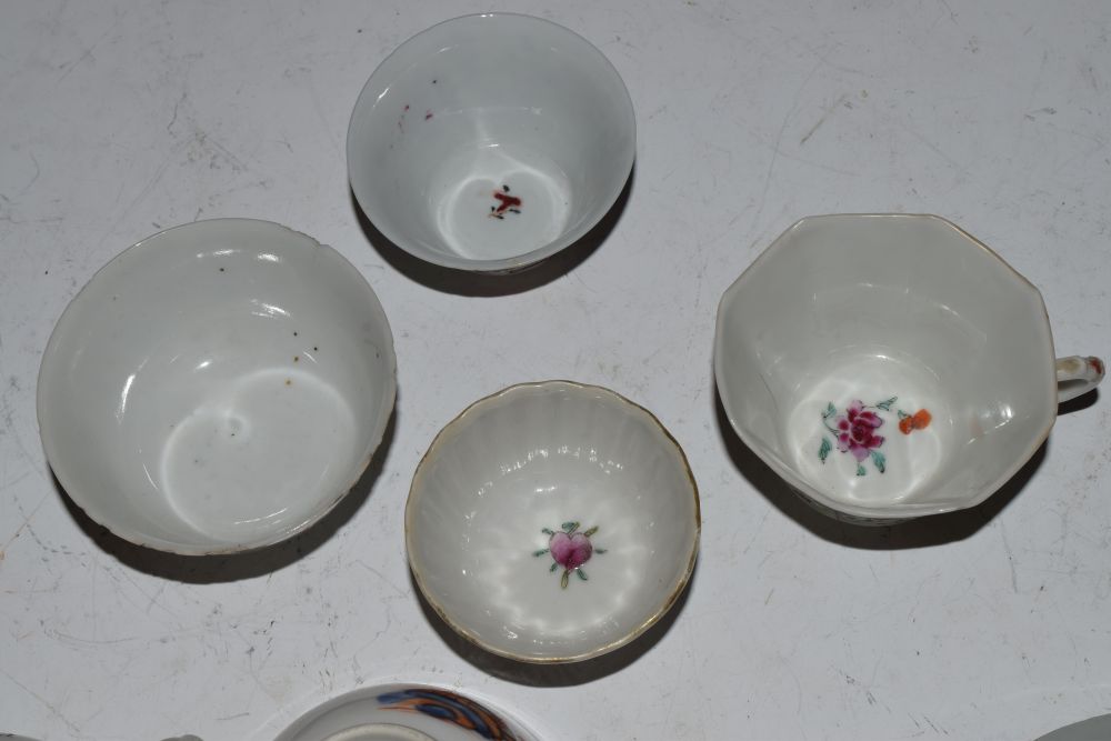 Group of 18th Century and later Chinese porcelain tea wares, comprising six tea bowls, two cups, and - Image 10 of 11