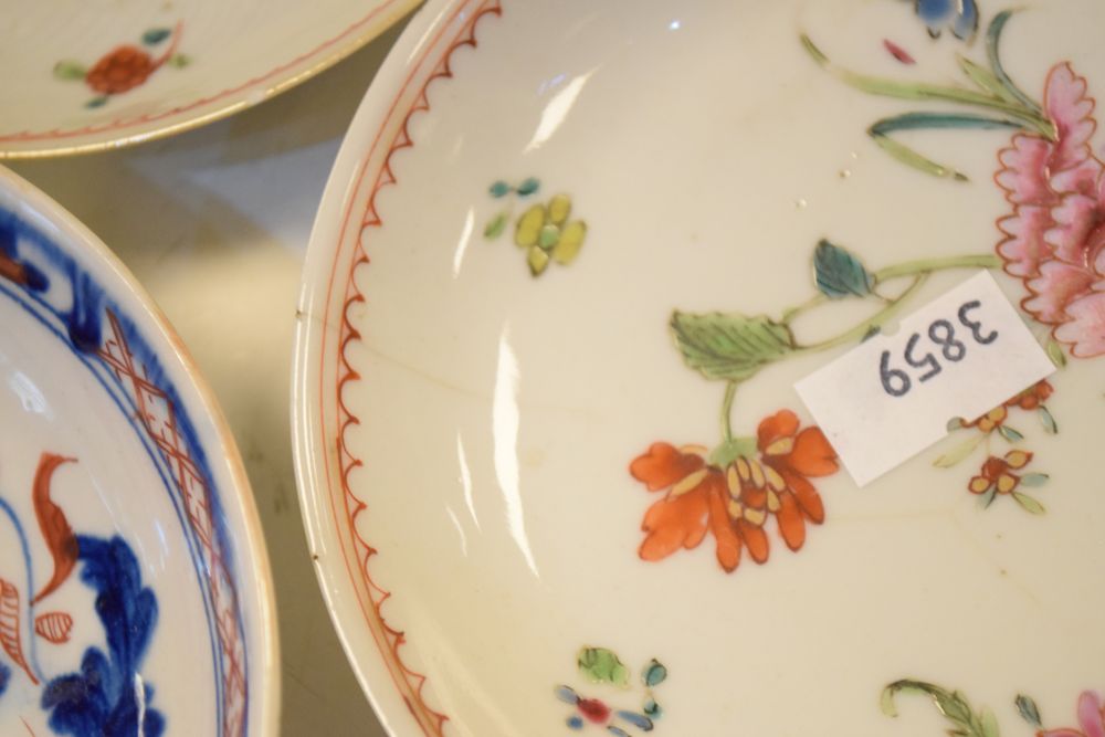 Group of late 18th and 19th Century Chinese porcelain, to include nine tea bowls, five saucers and - Image 7 of 15