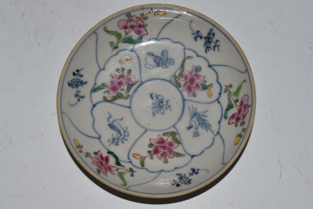Late 18th/early 19th Century Chinese porcelain tea wares, to include tea bowl and saucer painted - Image 5 of 10