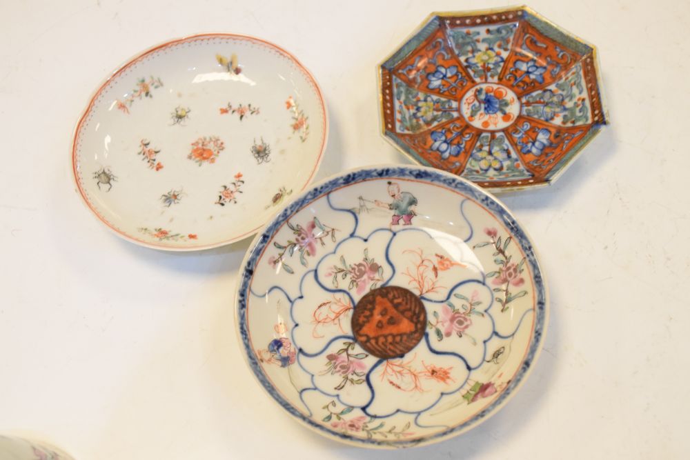 Group of late 18th and 19th Century Chinese porcelain, to include nine tea bowls, five saucers and - Image 10 of 15