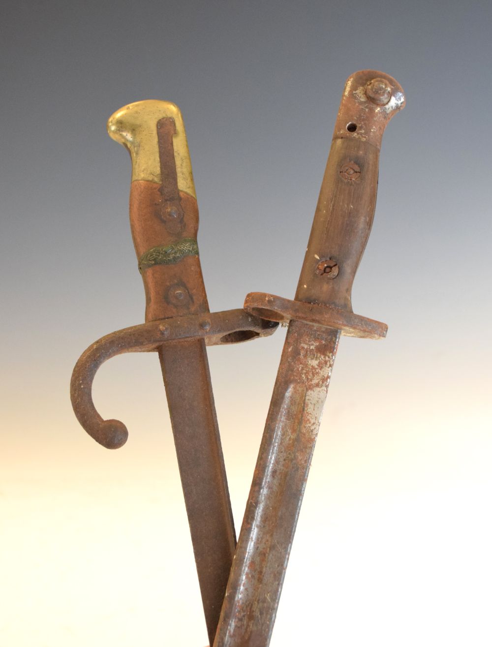 French rifle bayonet, blade 50cm long, together with British rifle bayonet marked '1907, Sanderson',