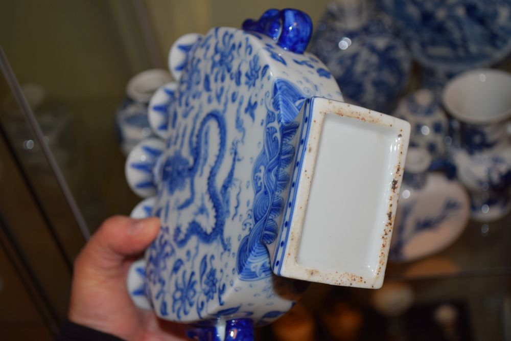 Group of 19th/early 20th Century Chinese blue and white ceramics, to include porcelain Meiping - Image 13 of 13