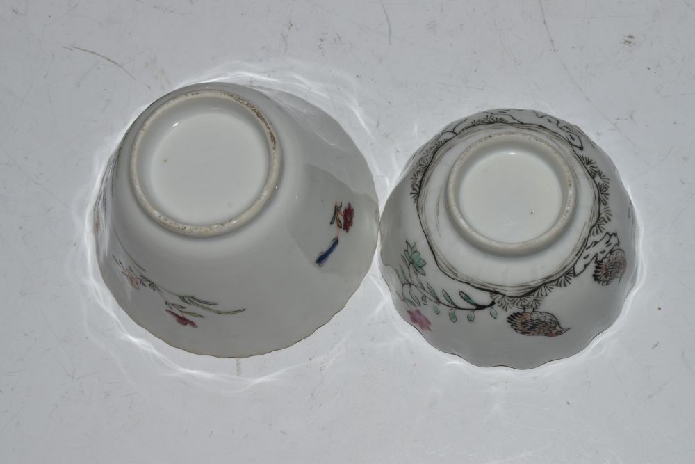 Late 18th/early 19th Century Chinese porcelain tea wares, to include tea bowl and saucer painted - Image 4 of 10