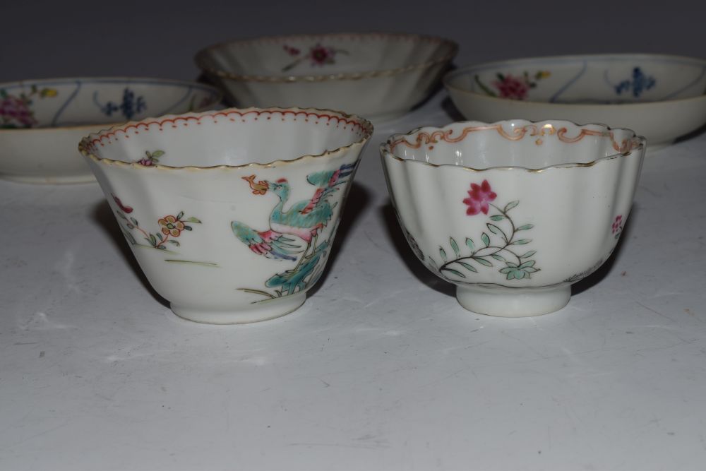 Late 18th/early 19th Century Chinese porcelain tea wares, to include tea bowl and saucer painted - Image 2 of 10