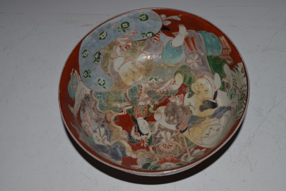 Late 19th/early 20th Century Chinese porcelain footed bowl painted with scenes of Immortals reserved - Image 2 of 5