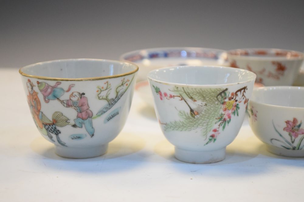 Group of late 18th and 19th Century Chinese porcelain, to include nine tea bowls, five saucers and - Image 3 of 15