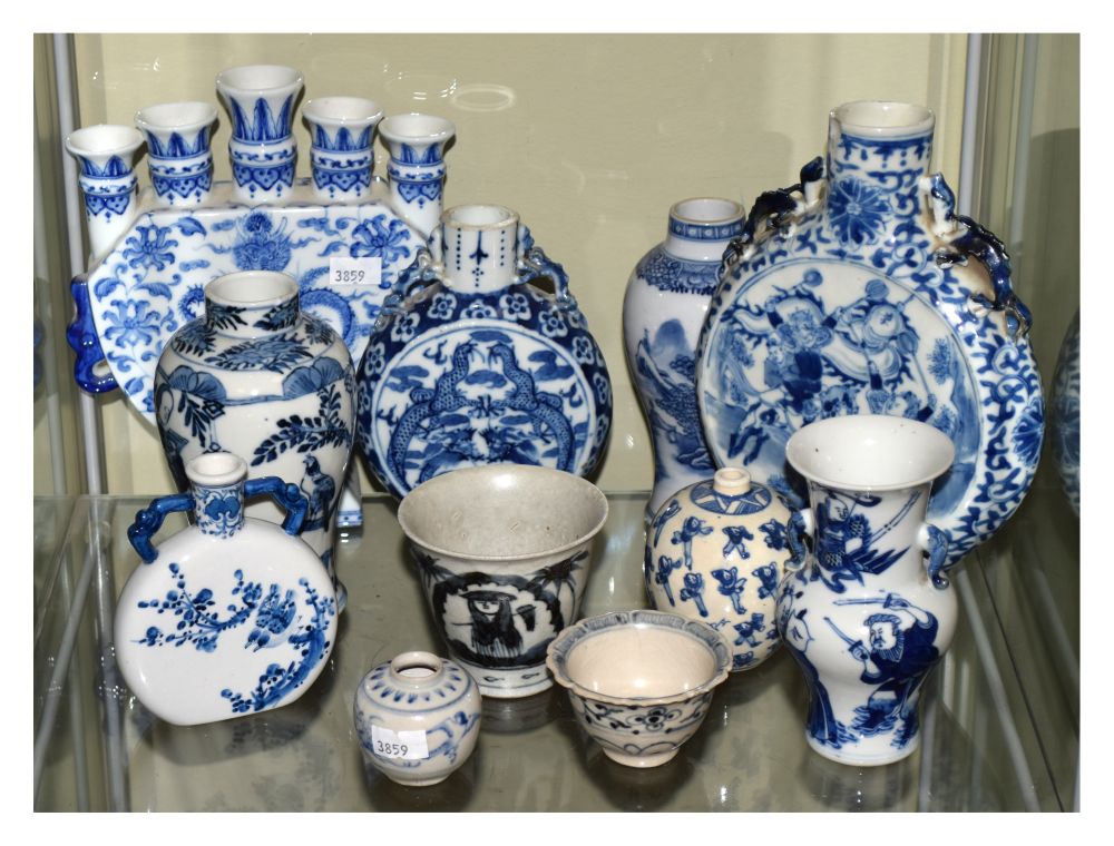 Group of 19th/early 20th Century Chinese blue and white ceramics, to include porcelain Meiping