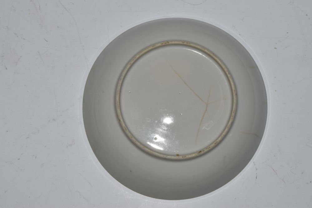 Late 18th/early 19th Century Chinese porcelain tea wares, to include tea bowl and saucer painted - Image 6 of 10