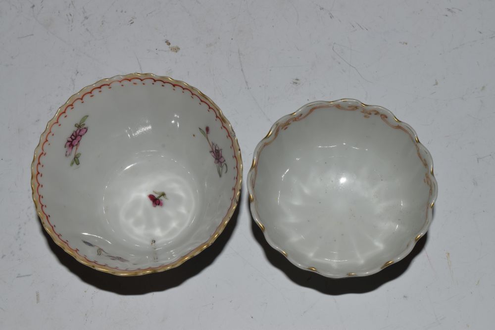 Late 18th/early 19th Century Chinese porcelain tea wares, to include tea bowl and saucer painted - Image 3 of 10