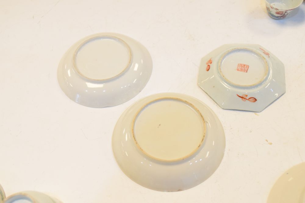 Group of late 18th and 19th Century Chinese porcelain, to include nine tea bowls, five saucers and - Image 11 of 15