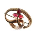 Yellow metal bar brooch of knot work design set three dark red stones, stamped 585, 3.2g gross