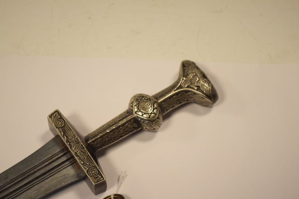 Highly decorative dagger in the ancient Roman style, double-edged blade 25cm with white metal hilt - Image 3 of 7