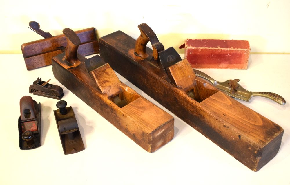 Collection of wood working planes Condition: Scratches, discolouration and losses commensurate