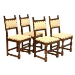 Old Charm - Set of four oak dining chairs on blocks and turned supports with turned front