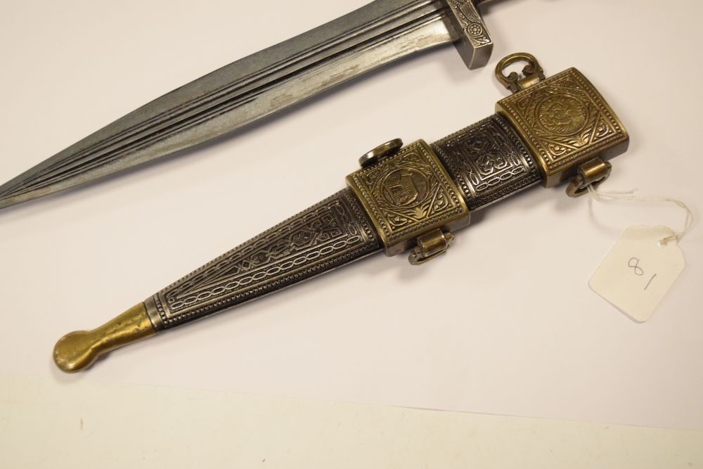 Highly decorative dagger in the ancient Roman style, double-edged blade 25cm with white metal hilt - Image 7 of 7
