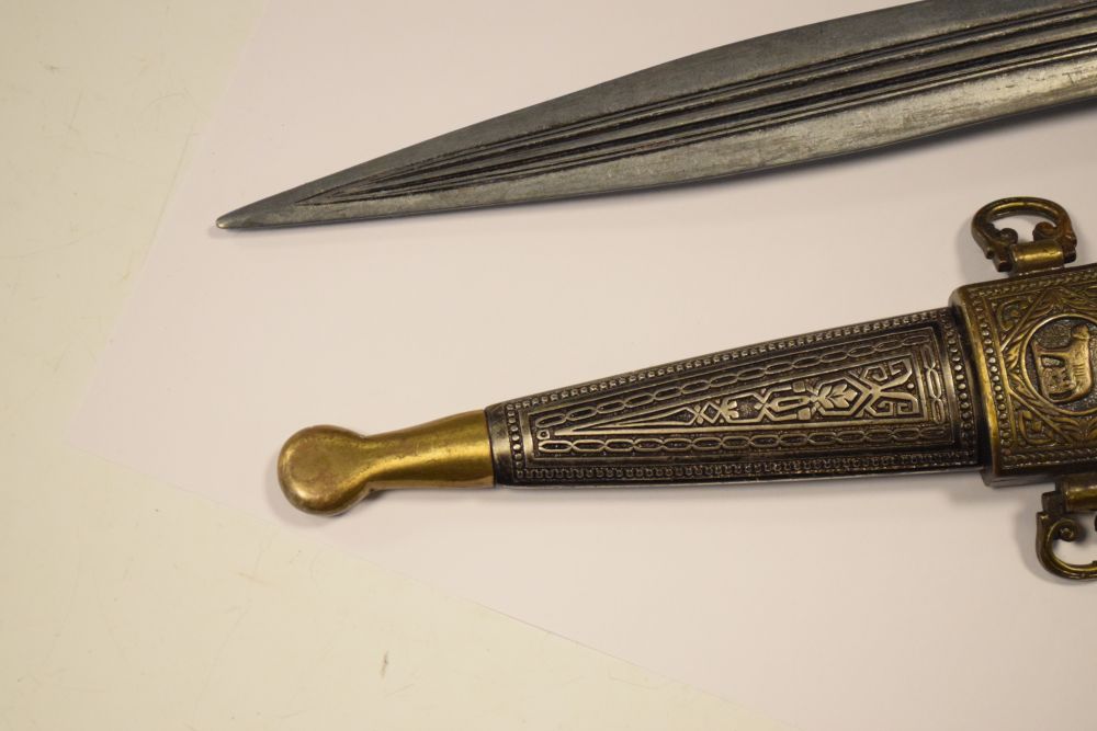 Highly decorative dagger in the ancient Roman style, double-edged blade 25cm with white metal hilt - Image 6 of 7