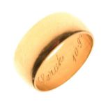 22ct gold wedding band