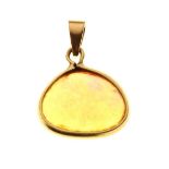 Yellow metal (750) and opal pendant