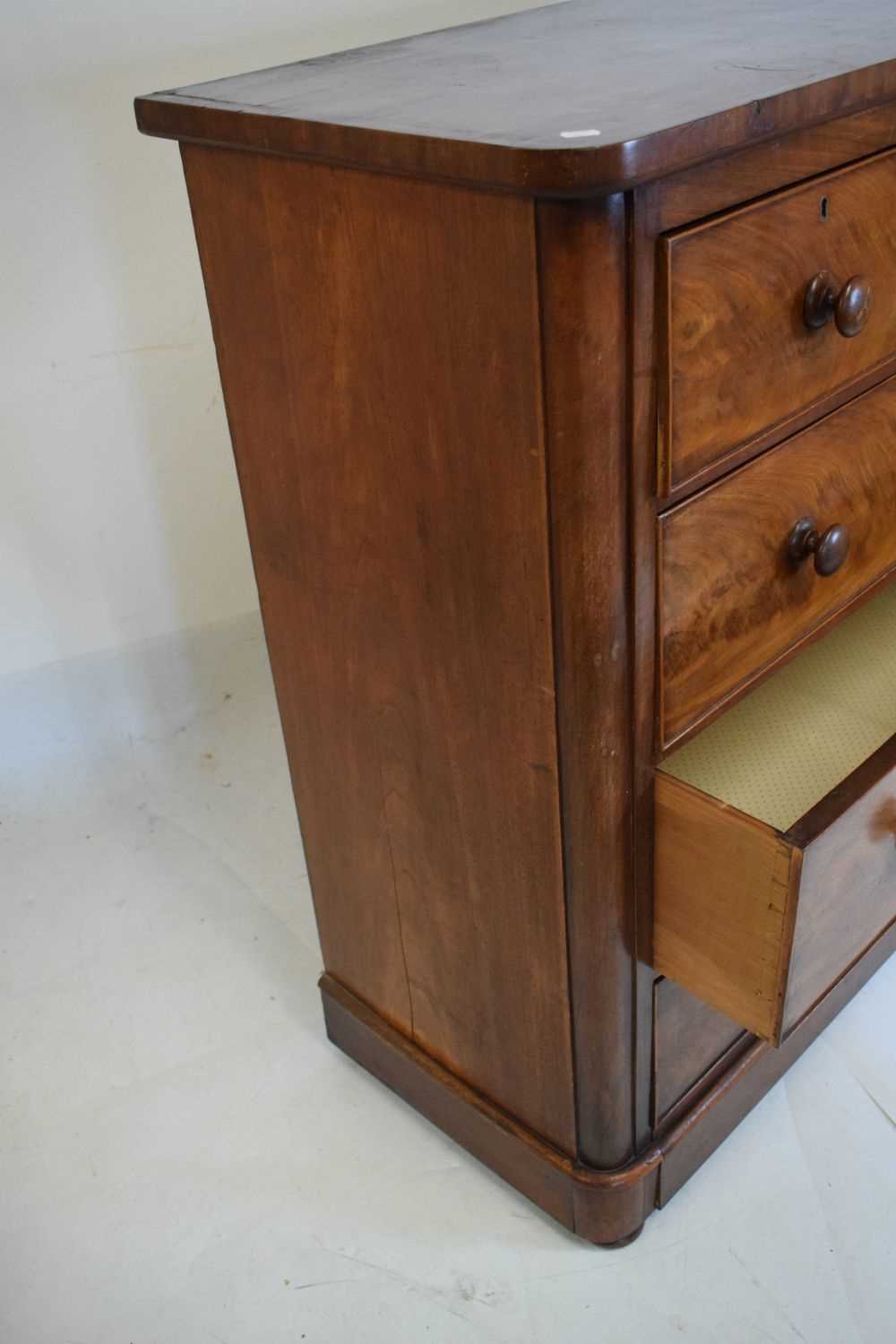 Victorian mahogany chest of drawers - Image 3 of 5