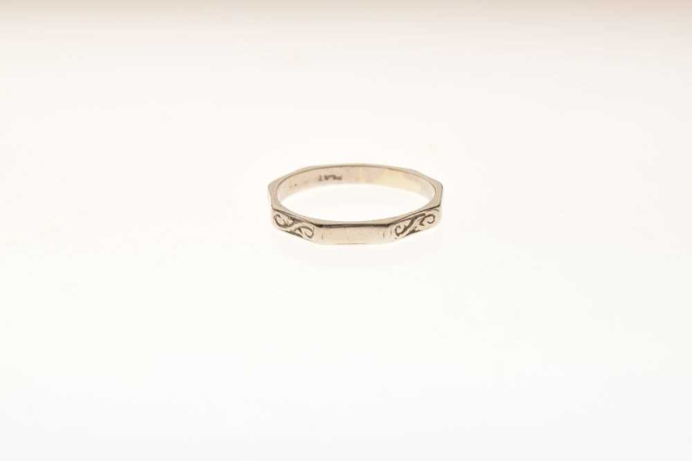 Platinum wedding band, size N 1/2 - Image 2 of 5