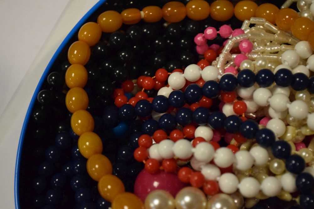 Quantity of costume jewellery beads and necklaces - Image 4 of 6