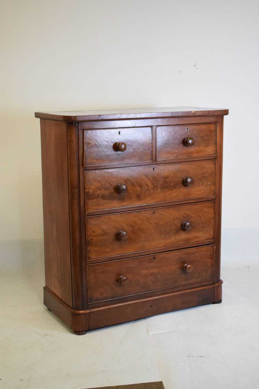 Victorian mahogany chest of drawers - Image 2 of 5