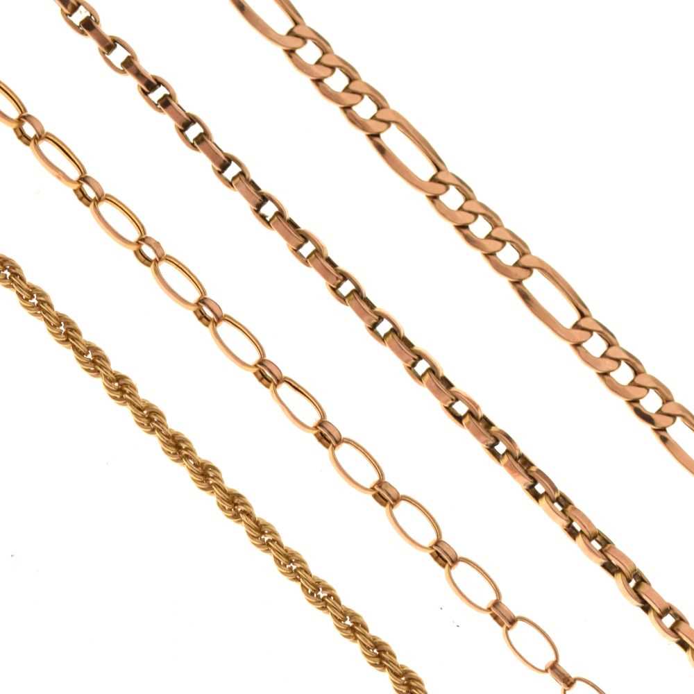 Two 9ct gold necklaces