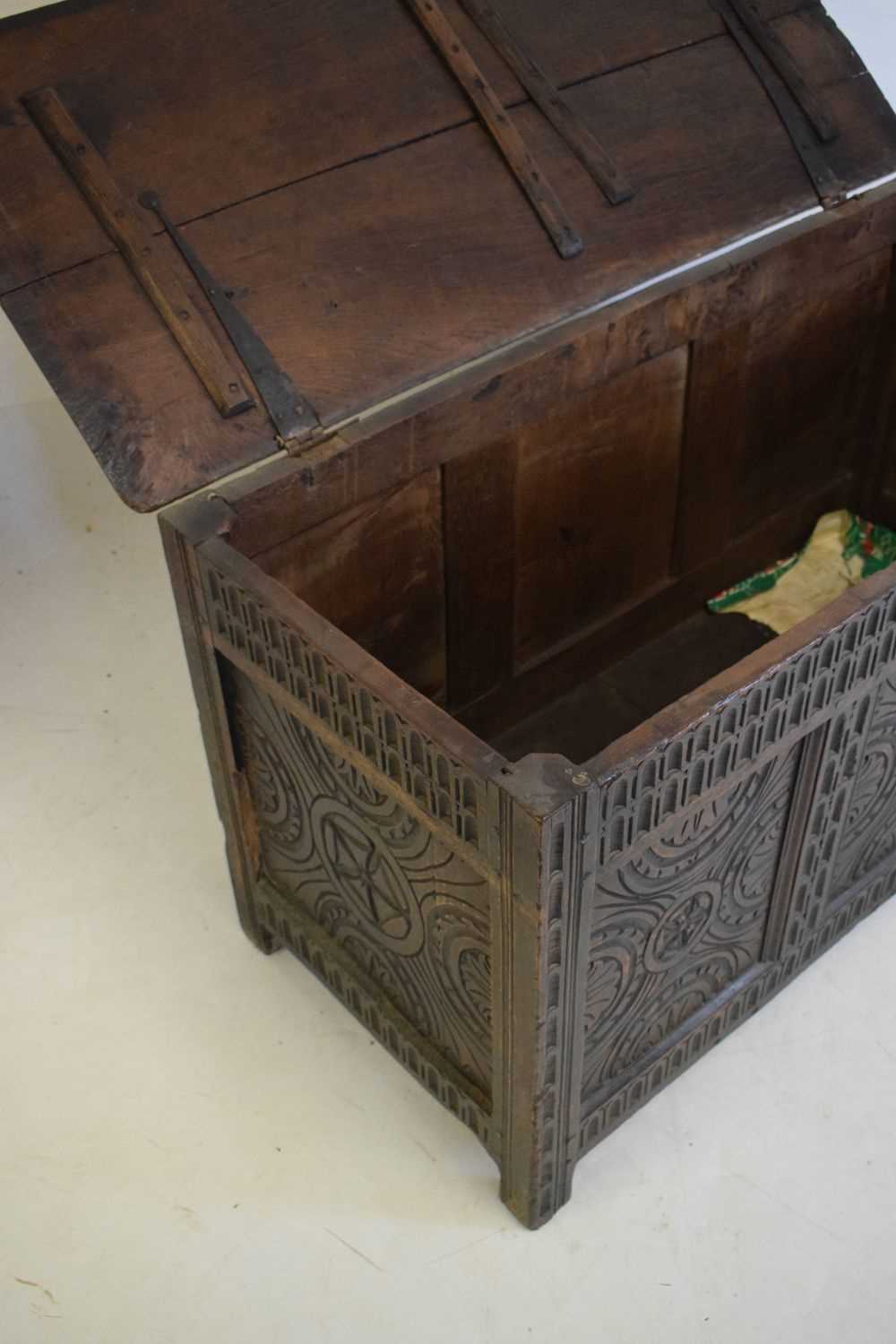 Oak three panel coffer or bedding chest - Image 5 of 7