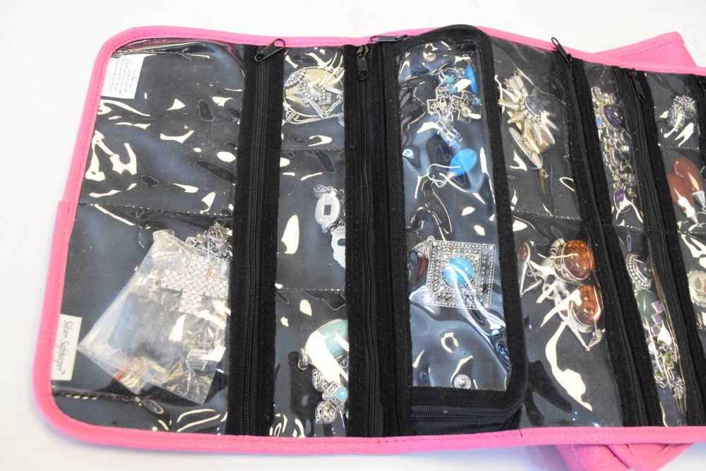 Two pink cloth pouches containing assorted silver, white metal and other jewellery - Image 6 of 6