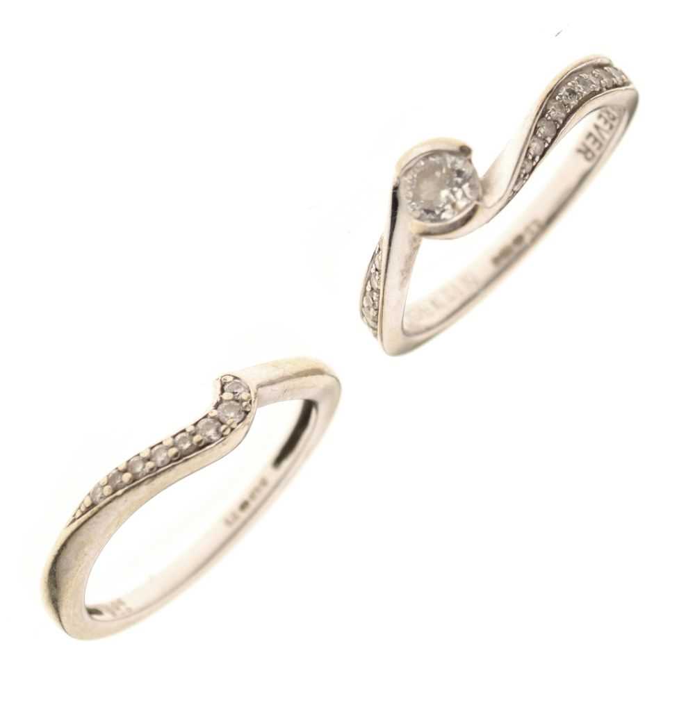 18ct white gold diamond set ring