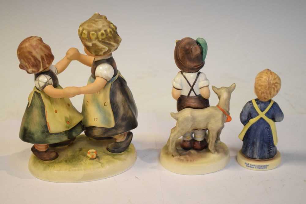Group of Hummel figures and Hummel embroidery - Image 4 of 6