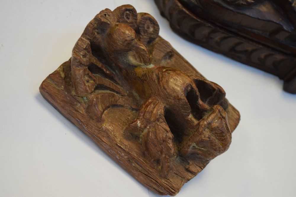 Treen bird-form box and two carved mounts - Image 4 of 7