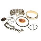Assorted silver and white metal jewellery,