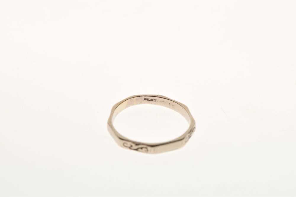 Platinum wedding band, size N 1/2 - Image 5 of 5