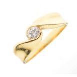 Yellow metal (750) and solitaire diamond ring