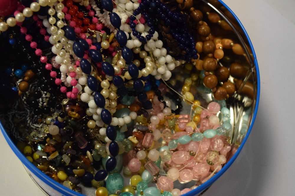 Quantity of costume jewellery beads and necklaces - Image 6 of 6