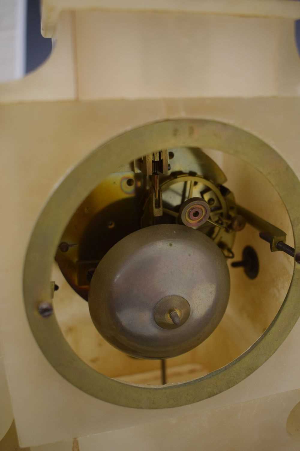 Alabaster mantel clock - Image 5 of 6