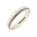 Platinum wedding band, 5.5g