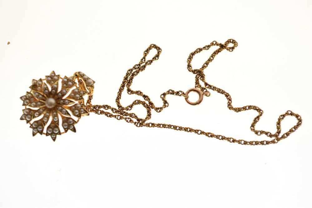 Unmarked yellow metal and seed pearl 'snowflake' pendant - Image 3 of 4