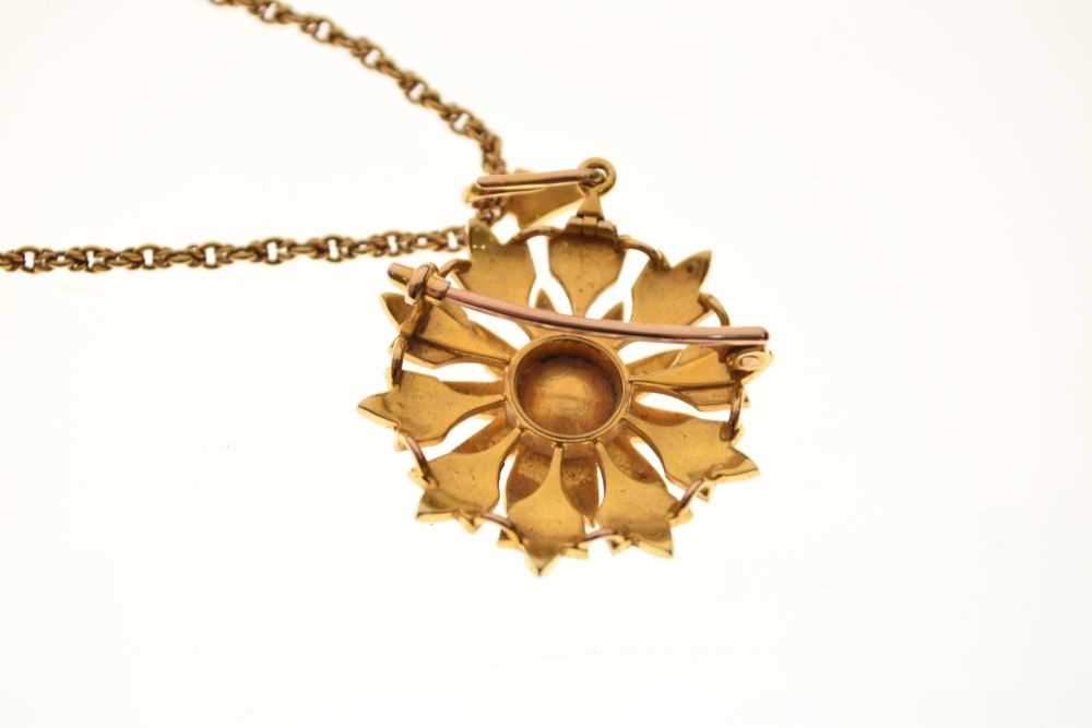 Unmarked yellow metal and seed pearl 'snowflake' pendant - Image 4 of 4