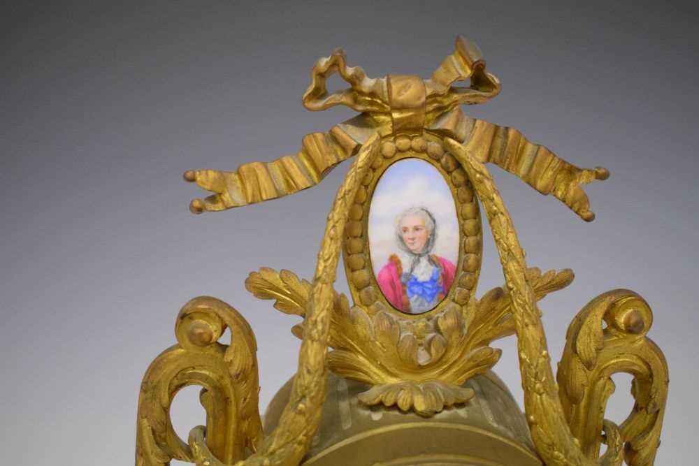 Mid 19th Century French gilt bronze and porcelain mantel clock - Image 5 of 6