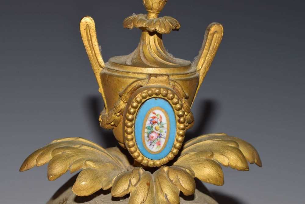 Mid 19th Century French porcelain-mounted mantel clock - Image 3 of 8