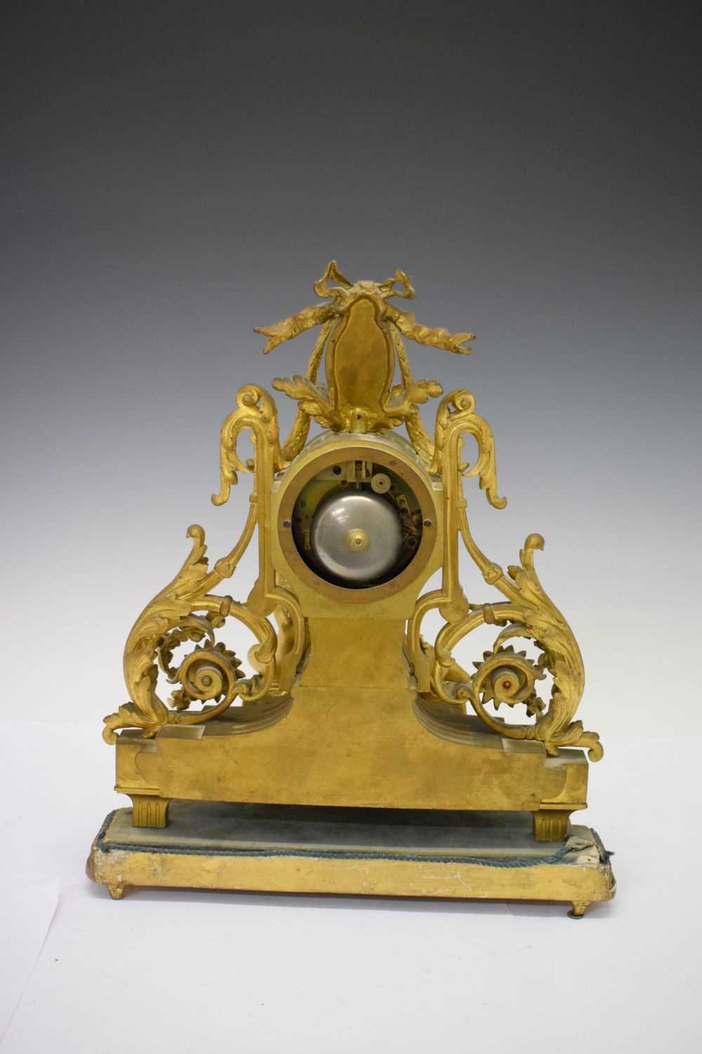 Mid 19th Century French gilt bronze and porcelain mantel clock - Image 4 of 6