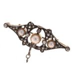 Pearl and rose diamond brooch