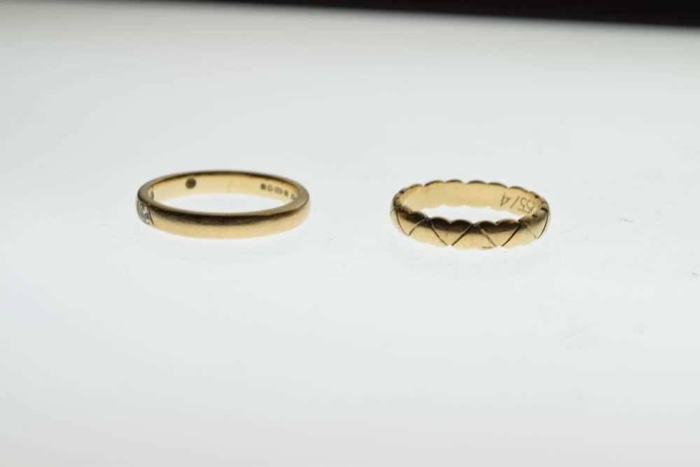 Two 9ct gold wedding bands - Image 4 of 5