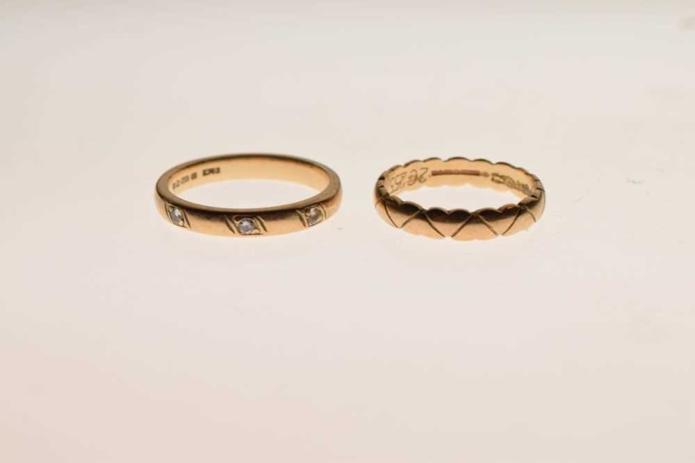 Two 9ct gold wedding bands - Image 2 of 5