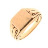 9ct gold signet ring, 12.8g