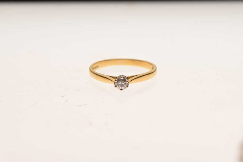 18ct gold diamond single stone ring - Image 2 of 6