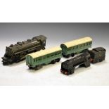 Lionel 027 'O' gauge steam locomotive, together with tender and two plastic carriages